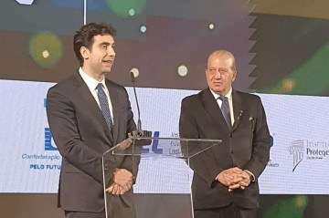 Galípolo recebe prêmio Governança Brasil e agradece 'generosidade' de Campos Neto - 