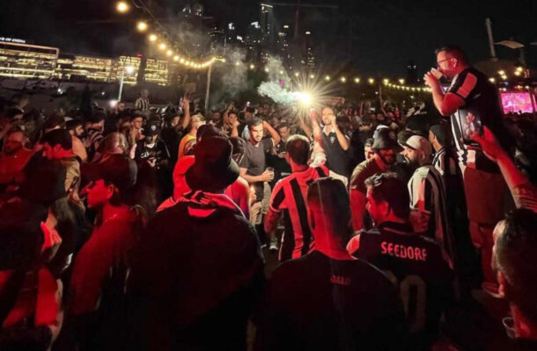 Bar frequentado por torcida do Botafogo em Buenos Aires faz postagem de cunho racista