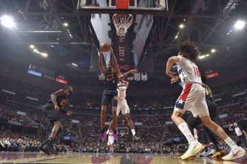 Ceatinha dos Cavaliers na vitória, Evan Mobley anotou um duplo-duplo, com 19 pontos e 10 assistências 
       -  (crédito: David Liam Kyle / AFP  )