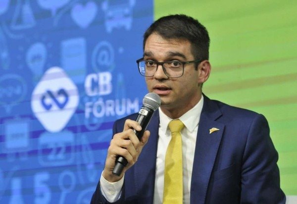 Minervino Júnior