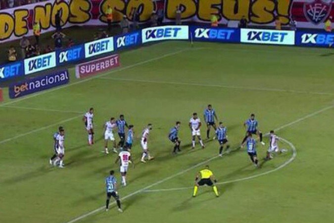 Vitória e Grêmio ficam no empate e não têm mais chances de ir para a Libertadores - (crédito: Foto: Reprodução) Vitória e Grêmio ficam no empate e não têm mais chances de ir para a Libertadores - (crédito: Foto: Reprodução)