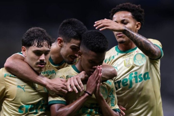 Estêvão comemora o seu gol, que manteve o Palmeiras na briga pelo título brasileiro -  (crédito: Foto: Cesar Greco)