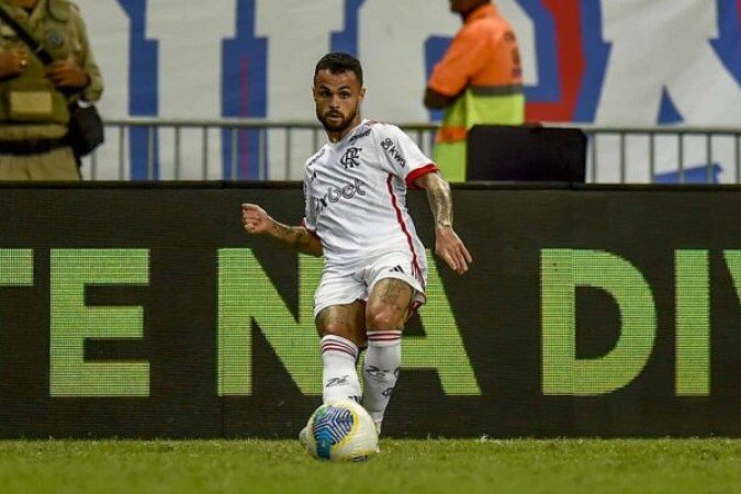 MICHAEL - Já entrou participando das jogadas e fez bom lance no pênalti para o Flamengo. Entrou bem e agitou o ataque.NOTA 6.5 - Foto: Marcelo Cortes/CRF.