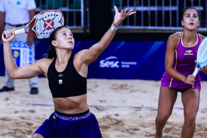 Dupla brasileira formada por Vitória Marchezini e Sophia Chow é um dos destaques da competição em Brasília -  (crédito: Marcello Zambrana)