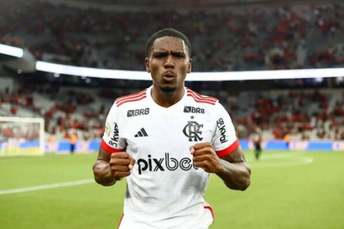 EVERTTON ARAÚJO - O garoto do Ninho teve um início inseguro, mas se soltou ao longo do jogo. Fez o simples nos passes e atento na marcação. NOTA 5.5 - Foto: Gilvan de Souza/CRF.