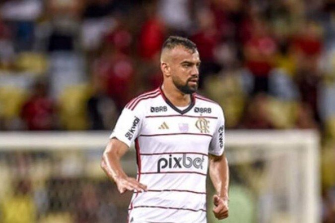 FABRÍCIO BRUNO - Como na maior parte do ano, segurou as investidas do Tigre. Teve dois cortes pelo alto importantes para afastar o perigo. Além disso, esteve sempre em comunicação com David Luiz. NOTA 6.5 - Foto: Marcelo Cortes/CRF.