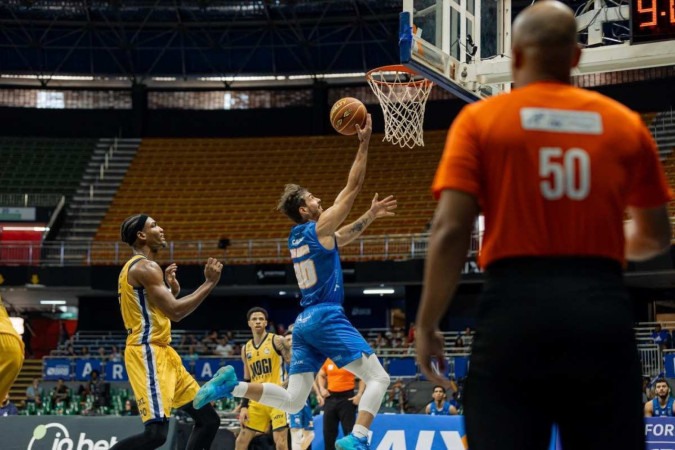 O Brasília Basquete tem a oportunidade de subir ainda mais na classificação antes da virada do ano com cinco partidas consecutivas no Ginásio Nilson Nelson -  (crédito: Matheus Maranhão/Brasília Basquete)