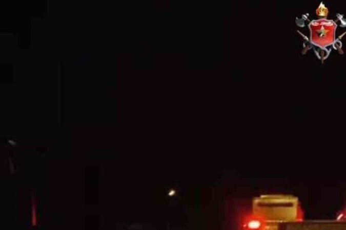 Caminhão com ração tomba e deixa um pessoa ferida em São Sebastião
- (crédito: CBMDF)
Caminhão com ração tomba e deixa um pessoa ferida em São Sebastião
- (crédito: CBMDF)