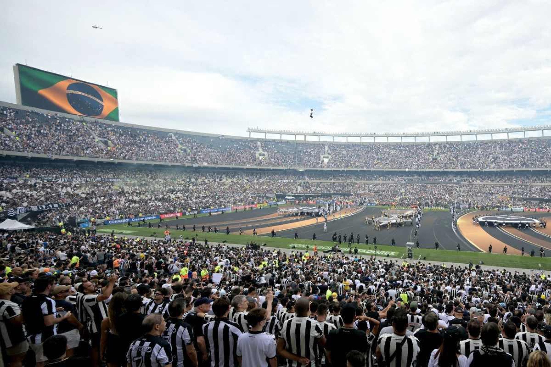 Como estava o Monumental de Núñez com quase 70 mil torcedores na final entre Atlético-MG e Botafogo      