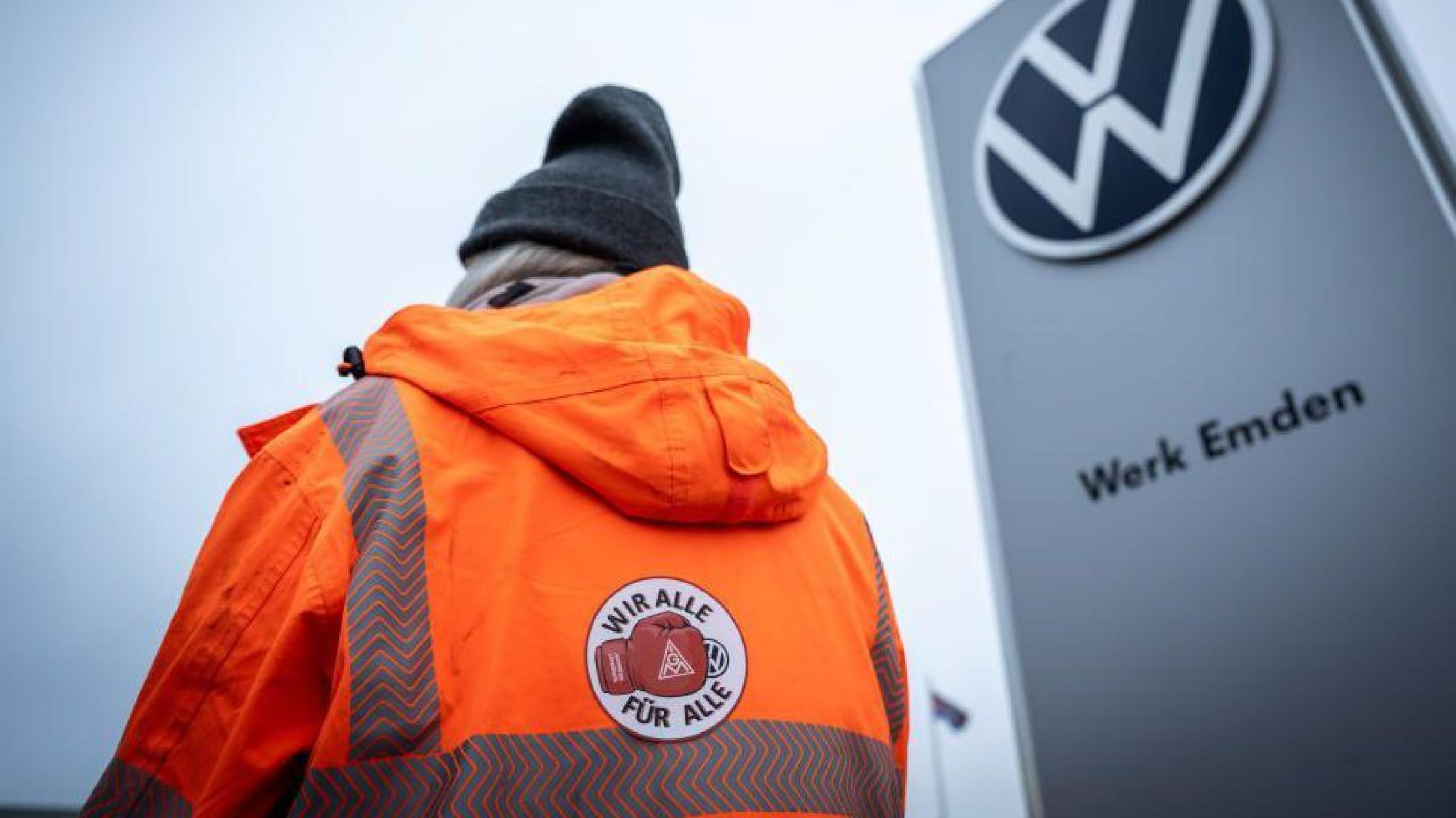 Especialistas apontam desaceleração global das vendas de automóveis tradicionais -  (crédito: Getty Images)