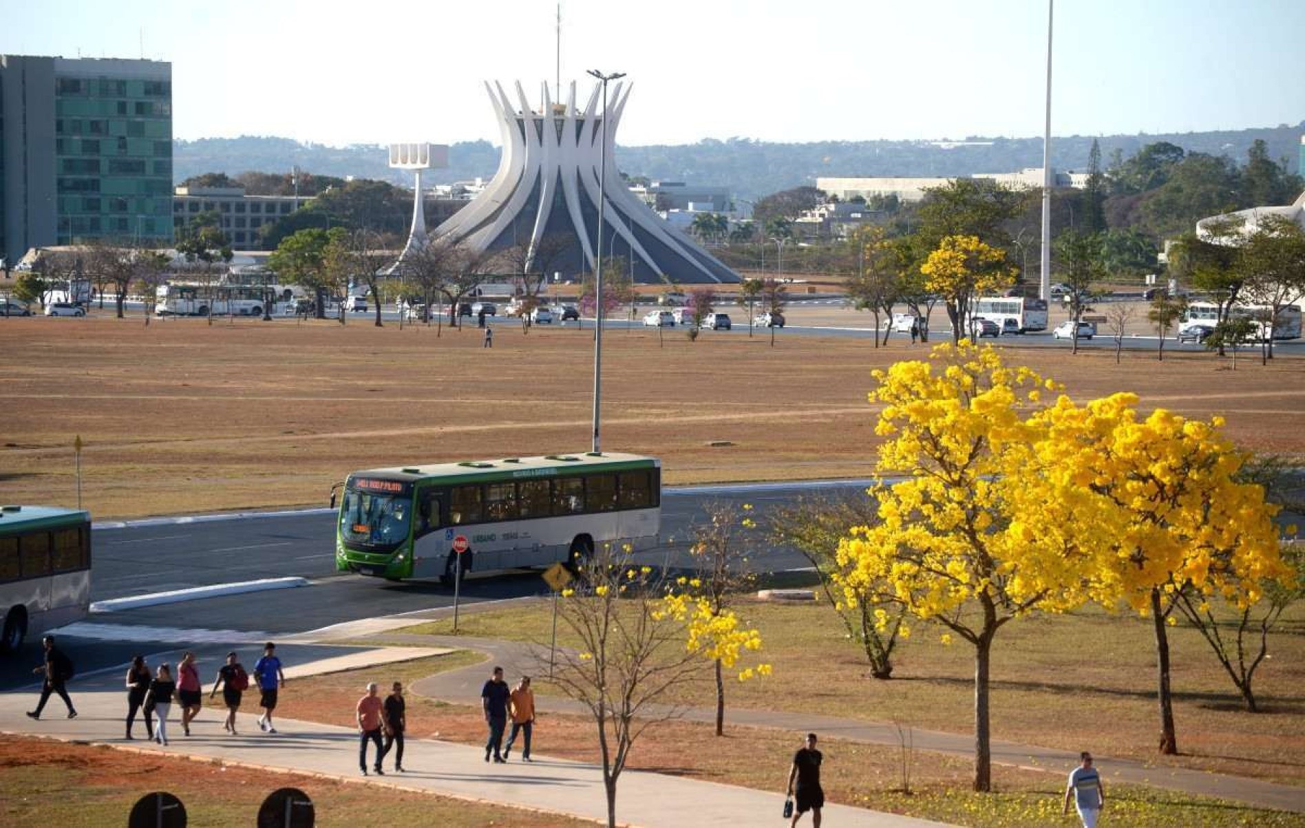 Em dia ensolarado, temperatura máxima no DF pode chegar a 33°C