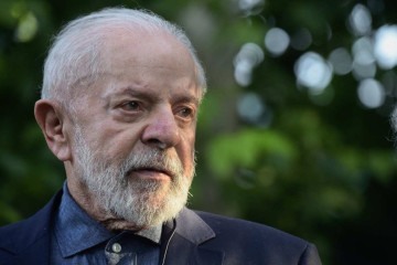 Lula disse que a capital federal não pode receber mais recursos do que os estados -  (crédito: Dante Fernandez/AFP)