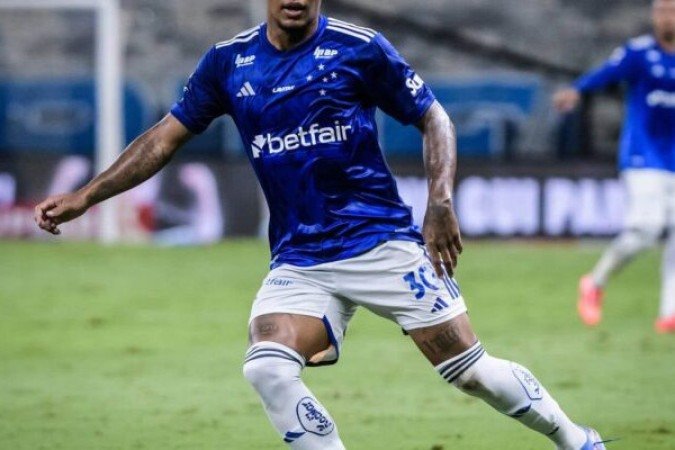  VERÓN  - Uma ou outra jogada pela esquerda. Na prática entrou pouco no jogo e foi corretamente substituído. NOTA 4,5 -  Foto: Gustavo Aleixo/Cruzeiro