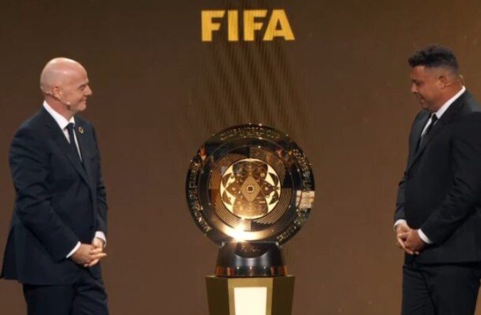 Troféu do Super Mundial de Clubes é apresentado em evento - (crédito: Foto: Reprodução / FIFA) Troféu do Super Mundial de Clubes é apresentado em evento - (crédito: Foto: Reprodução / FIFA)