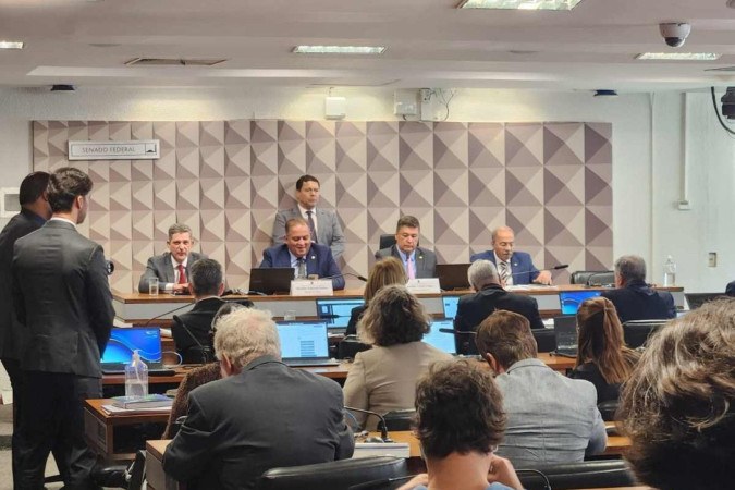 Senadores durante sessão nesta quinta-feira (5/12) da Comissão Temporária Interna sobre Inteligência Artificial no Brasil -  (crédito: Eduarda Esposito/CB/D.A. Press)