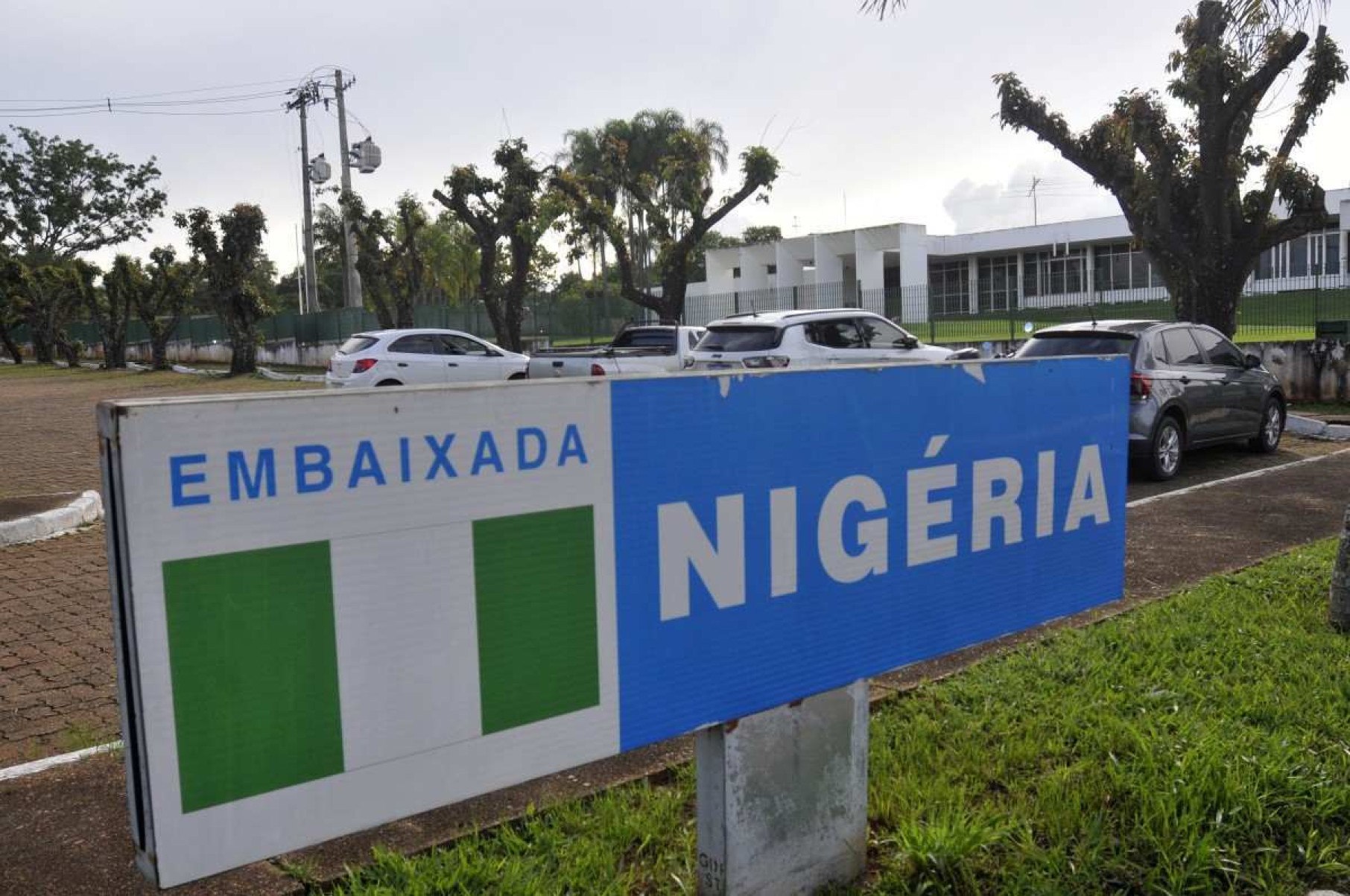 Cooptados para trabalho, cinco brasileiros são presos na Nigéria