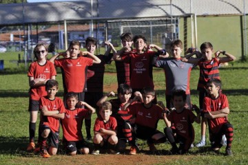 Gabriel Barbosa marcou gerações com as 13 conquistas, especialmente as mais jovens, como a dos jogadores da escolinha no Setor de Clubes Norte -  (crédito: Fotos: Minervino Júnior/CB/D.A Press)