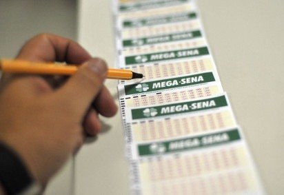 Cinquenta e três apostas acertaram a quina e vão receber R$ 59.987,23, cada -  (crédito: Marcello Casal Jr/Ag. Brasil)