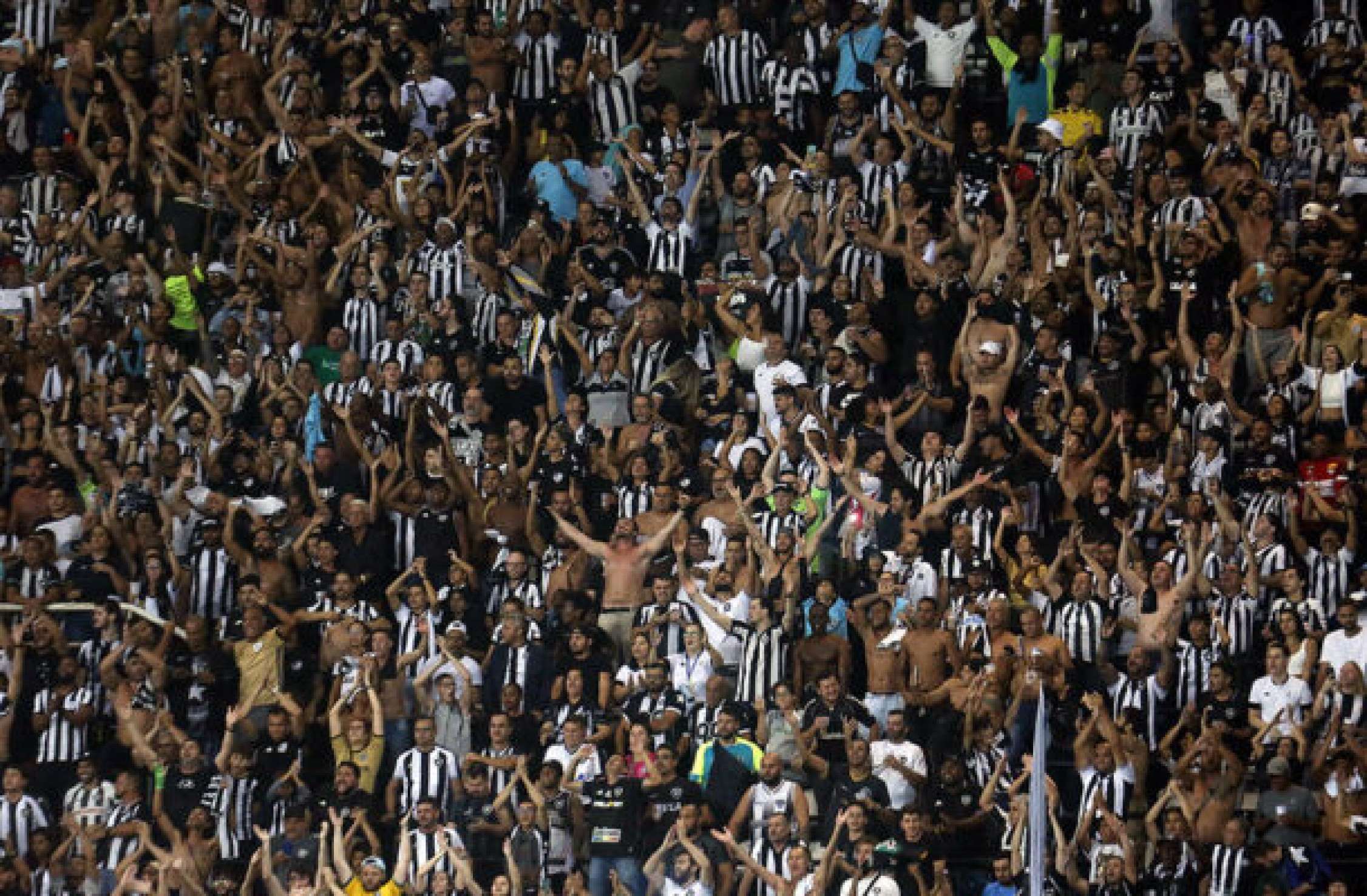 Ingressos esgotados! Botafogo terá casa cheia contra o São Paulo