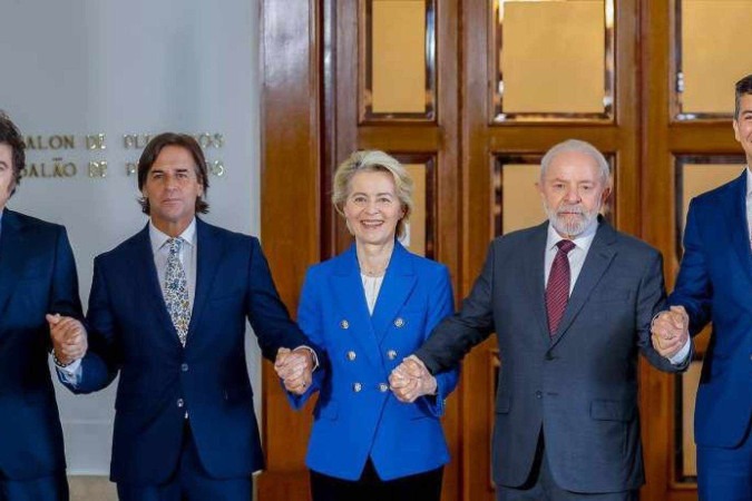  06.12.2024 - Reunião de coordenação entre Presidentes dos Estados Partes do MERCOSUL
06.12.2024 - Presidente da República, Luiz Inácio Lula da Silva, durante AReunião de coordenação entre Presidentes dos Estados Partes do MERCOSUL3

Edifício MERCOSUL ? Montevidéu, Uruguai

 

Foto: Ricardo Stuckert / PR
       -  (crédito:  Ricardo Stuckert/PR)