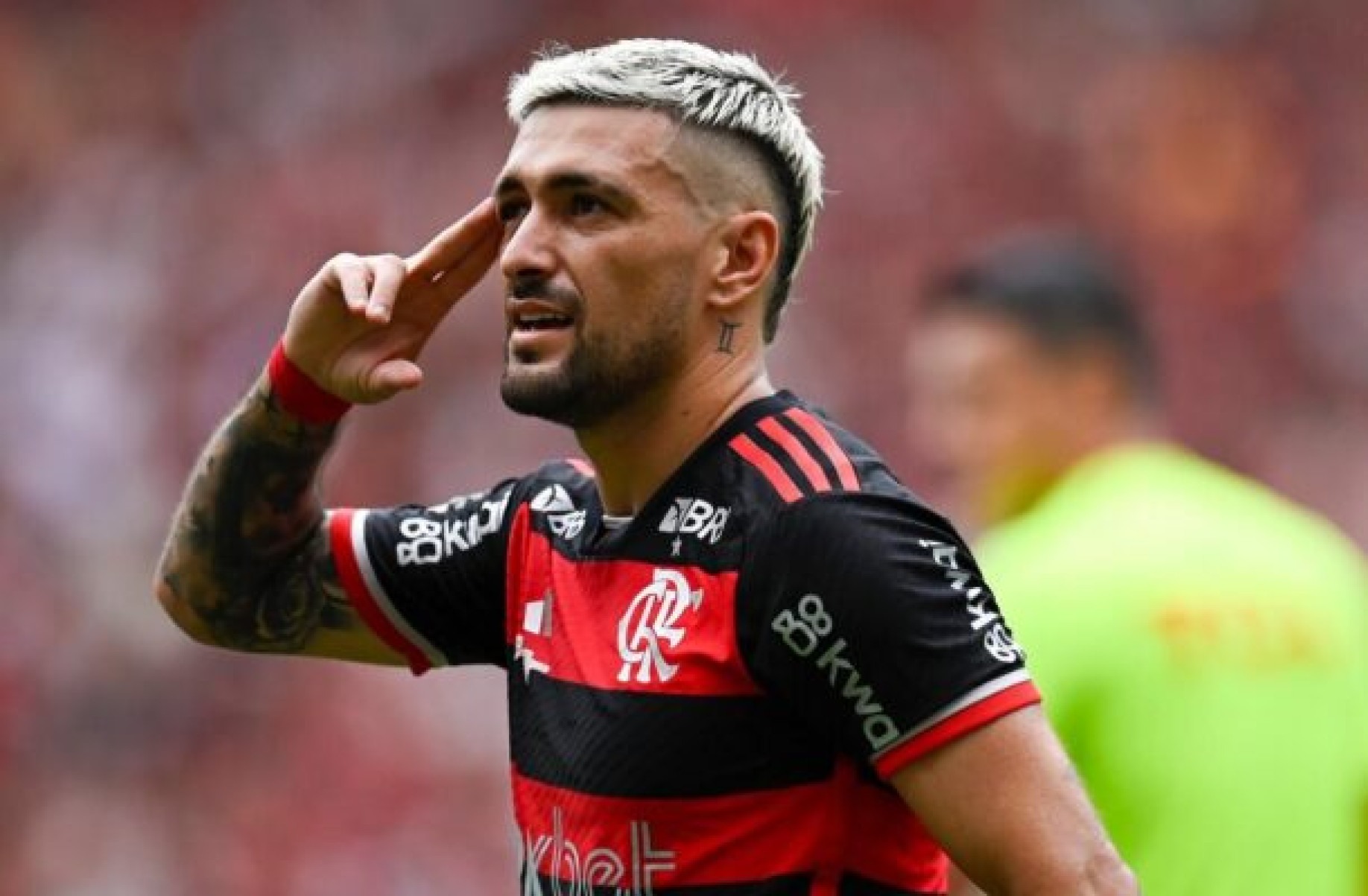 Arrascaeta mira futuro com camisa 10 do Flamengo após saída de Gabigol