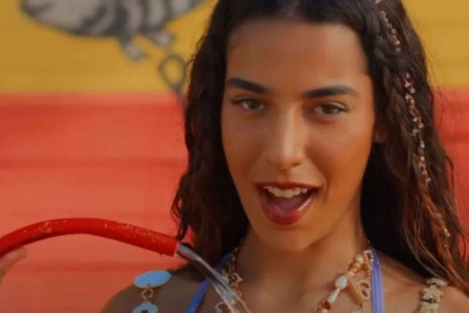 Detalhes sobre o videoclipe de ‘Numa Ilha’, de Marina Sena - (crédito: TMJBrazil) Detalhes sobre o videoclipe de ‘Numa Ilha’, de Marina Sena - (crédito: TMJBrazil)