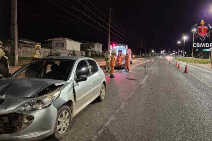 PrÃ³ximo ao condomÃ­nio Solar de BrasÃ­lia, sentido Ponte Juscelino Kubitschek, dois veÃ­culos tambÃ©m se colidiram na noite desta sexta-feira (6/12)