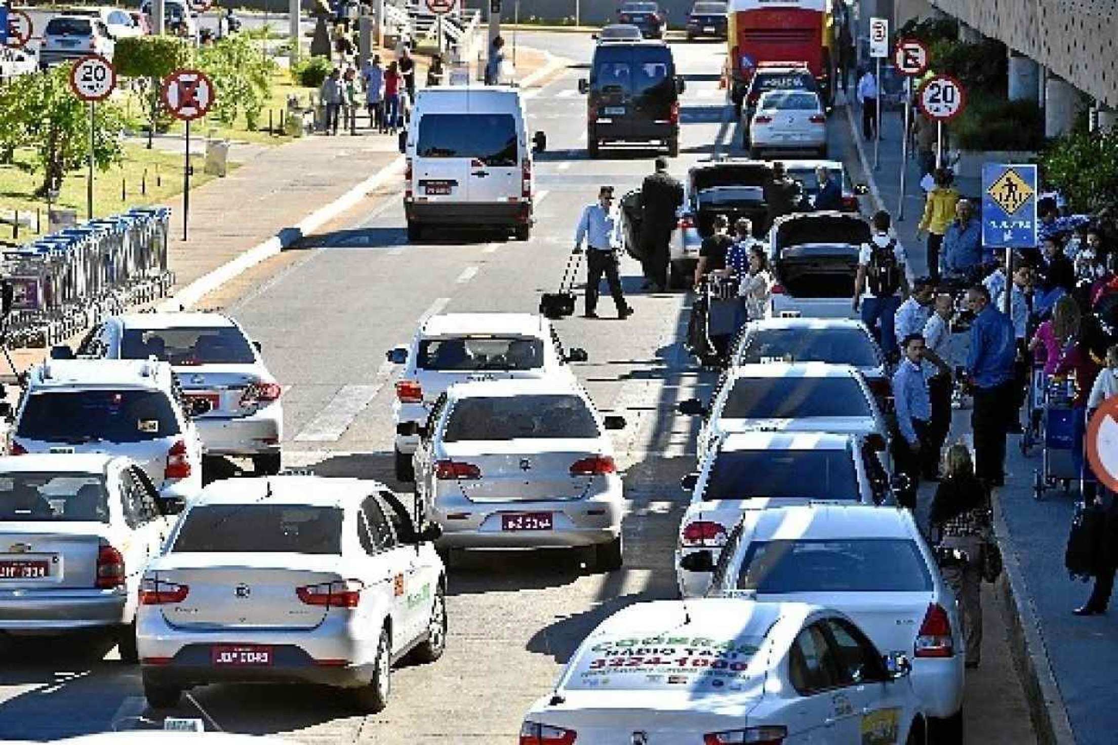 Após oito anos, DF tem reajuste nas tarifas de táxi; confira novos valores