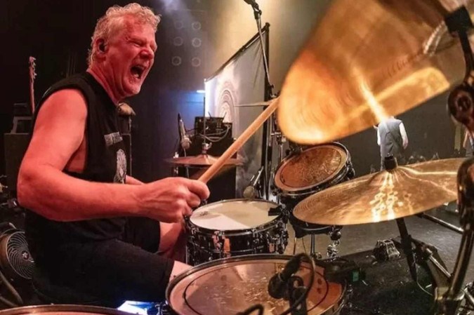 Quem é Simon Dawson, que assume bateria do Iron Maiden após Nicko McBrain