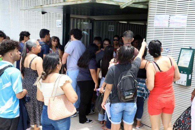 Os exames foram compostos por 110 questões que abordam todas as áreas do conhecimento e às obras selecionadas pela matriz de referência da prova, além de uma redação em língua portuguesa -  (crédito:  Luís Tajes)