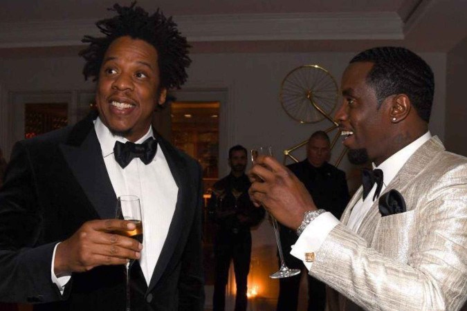 Jay-Z e Sean 'Diddy' Combs fotografados juntos em 2000 -  (crédito: Getty Images)