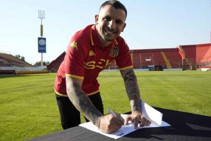 Jogador hoje com 36 anos defendeu o Peixe entre 2016 e 2018 - (crédito: Foto: Divulgação/Unión Española) Jogador hoje com 36 anos defendeu o Peixe entre 2016 e 2018 - (crédito: Foto: Divulgação/Unión Española)