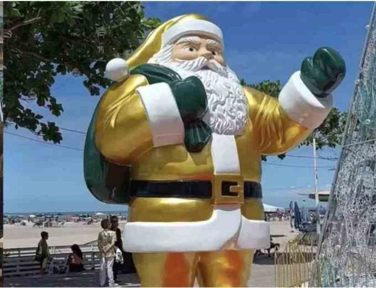 Papai Noel deixa o vermelho de lado e muda de cor em Balneário Camboriú