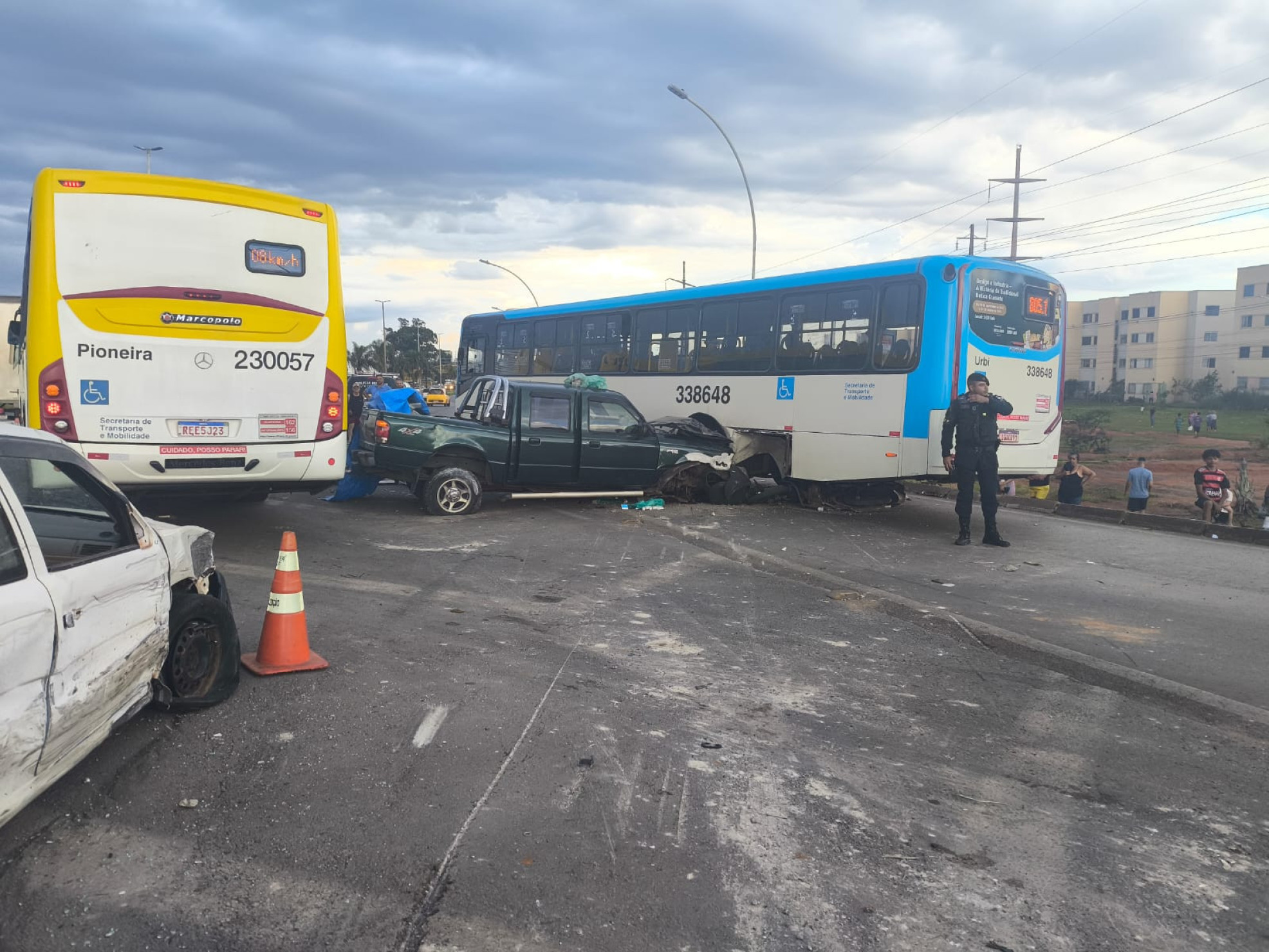 Homens são presos após causar acidente com carro roubado