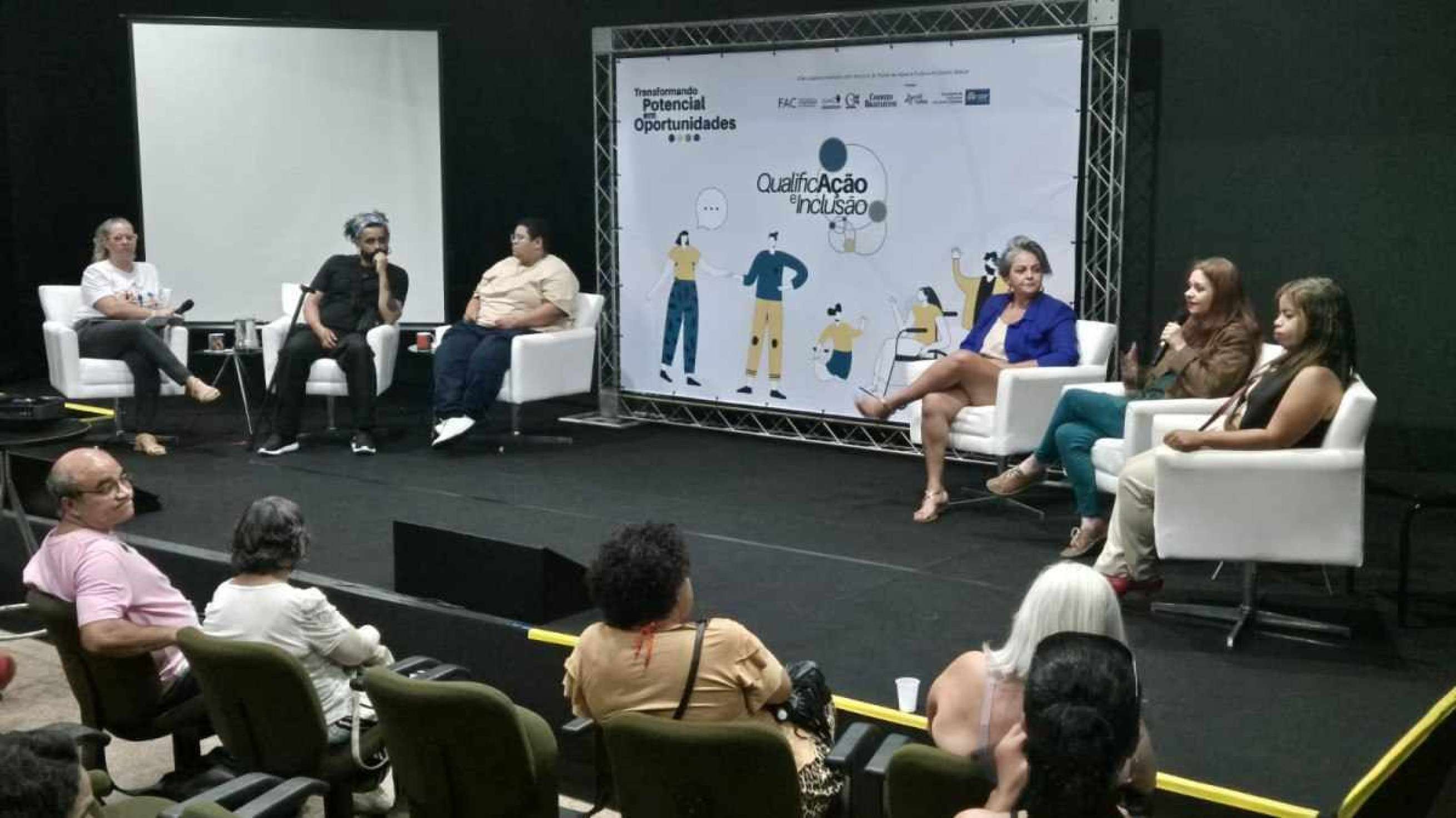 Empreendedora social critica falta de representatividade de PcDs nas artes