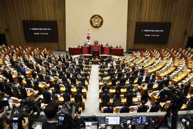 O projeto que autoriza a instauração do inquérito foi aprovado pelo parlamento com 210 votos a favor contra 63 votos contrários e 14 abstenções -  (crédito:  JEON HEON-KYUN / POOL / AFP)