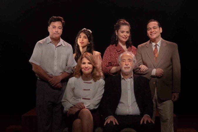 Elenco negro e foco na opressão e na corrupção são marcas da montagem de Bonitinha, mas ordinária
