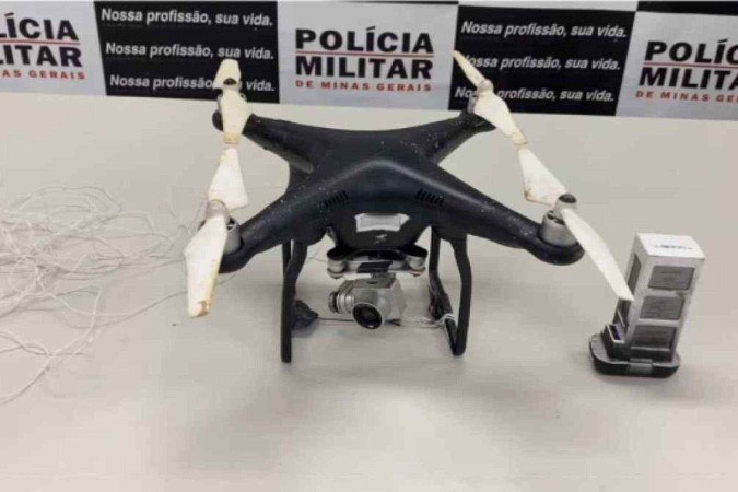 Drone foi encontrado perto de presídio em Governador Valadares  -  (crédito: Divulgação/ Polícia Civil)