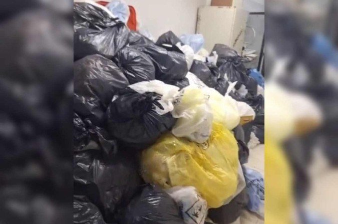 Os sacos de lixo se acumulam em corredores e salas do HRT -  (crédito: Foto: Reprodução)