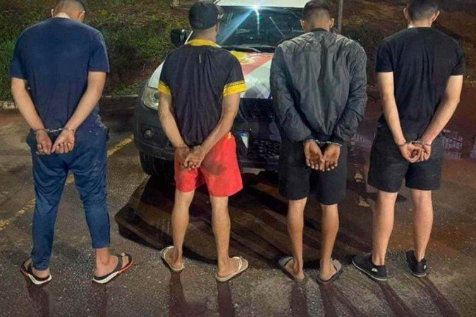 Indivíduos são presas por furto de cabos de transmissão avaliados em R$10 mil
- (crédito: Material cedido ao Correio ) Indivíduos são presas por furto de cabos de transmissão avaliados em R$10 mil
- (crédito: Material cedido ao Correio )