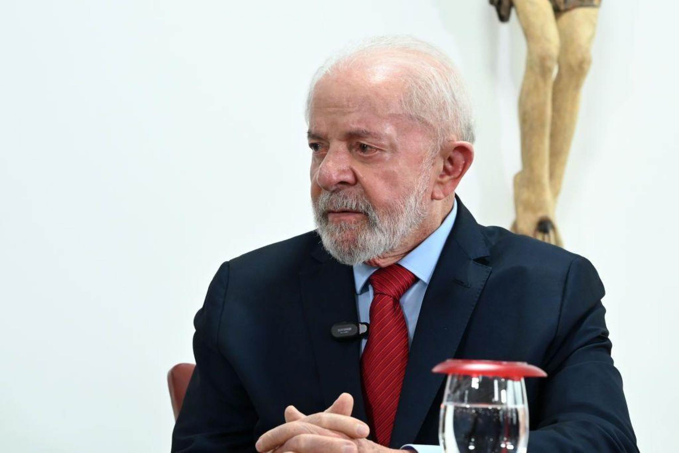 Ministros desejam pronta recuperação a Lula após cirurgia de emergência