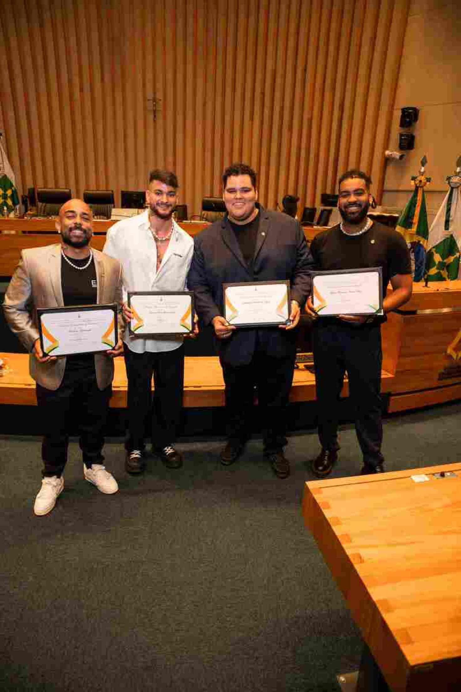 Integrantes do Menos é Mais ganham o titulo de Cidadão Honorário