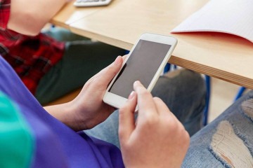 Uso de celulares nas escolas fica proibido -  (crédito: lev dolgachov/Freepik )