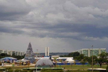 O alerta afirma que podem ocorrer chuvas entre 20 e 30 mm por hora ou até 50 mm por dia. -  (crédito: Minervino Júnior/CB/D.A.Press)