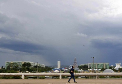  11/12/2024. Crédito: Minervino Júnior/CB/D.A Press. Brasil.  Brasilia - DF.  Tempo nublado na Esplana dos Ministérios. -  (crédito: Minervino Júnior/CB/D.A.Press)