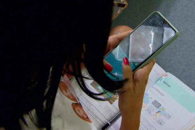 A Lei nº 15.100/2025 proíbe o uso de celulares e tablets durante aulas, recreios e intervalos - (crédito: Reprodução/Redes Sociais) A Lei nº 15.100/2025 proíbe o uso de celulares e tablets durante aulas, recreios e intervalos - (crédito: Reprodução/Redes Sociais)