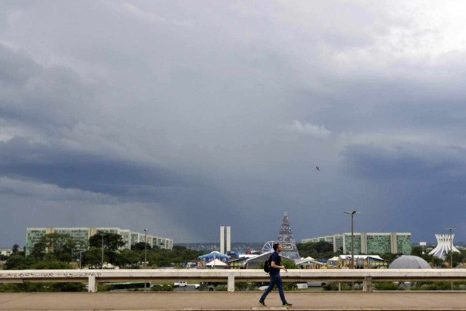  11/12/2024. Crédito: Minervino Júnior/CB/D.A Press. Brasil.  Brasilia - DF.  Tempo nublado na Esplana dos Ministérios. -  (crédito: Minervino Júnior/CB/D.A.Press)