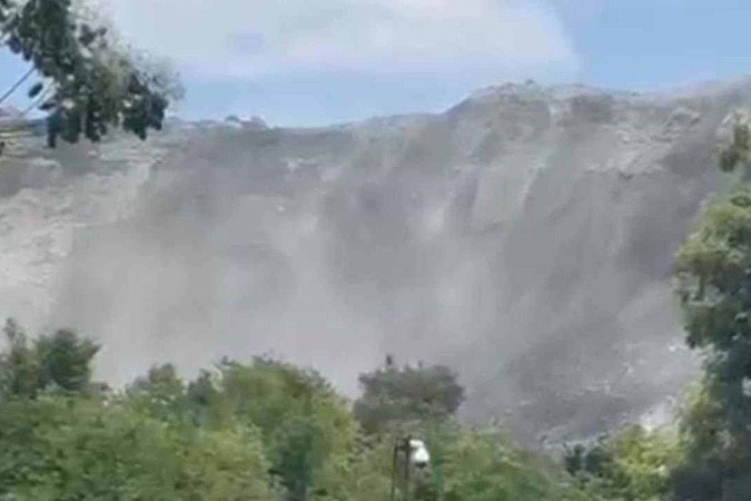 Comunidade de Castilho de Cima, em Conceição do Pará, em Minas, está em estado de alerta desde o sábado (7/12), quando houve colapso parcial de uma pilha de rejeitos da mina Turmalina -  (crédito: Redes Sociais )