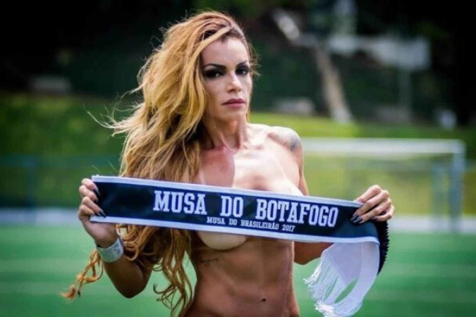 Wanessa Angell, musa do Botafogo, terminou com Adriano Imperador por motivo curioso -  (crédito: Foto: Reprodução/Instagram)