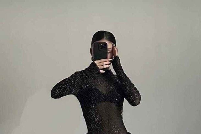 A transparência combinada com o estilo oversized resulta em um visual ousado e sensual - (crédito: Reprodução/Pinterest ) A transparência combinada com o estilo oversized resulta em um visual ousado e sensual - (crédito: Reprodução/Pinterest )